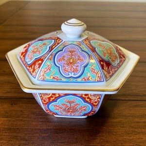 Japanese Arita Imari Bowl w/ Lid